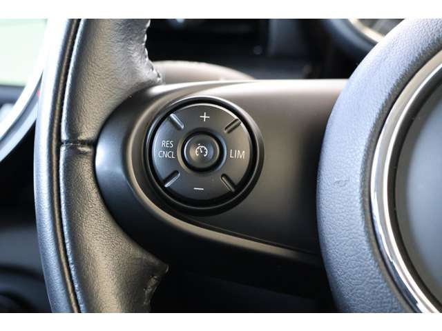 BMW MINI ONE CLUBMAN 2017 Image 31