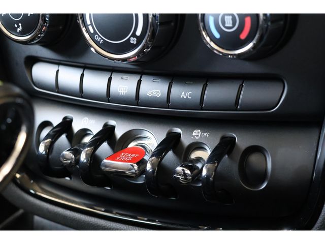 BMW MINI ONE CLUBMAN 2017 Image 31