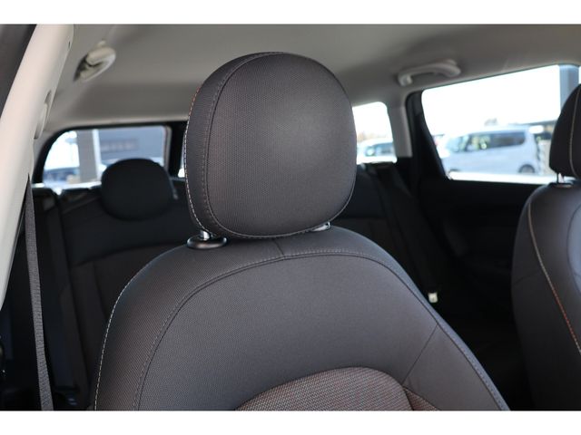 BMW MINI ONE CLUBMAN 2017 Image 31