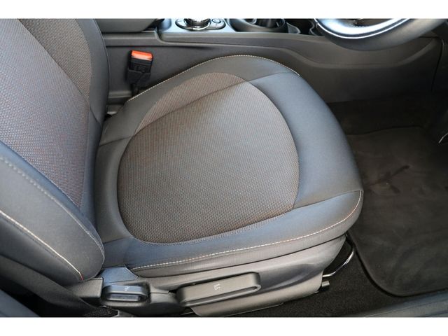 BMW MINI ONE CLUBMAN 2017 Image 31