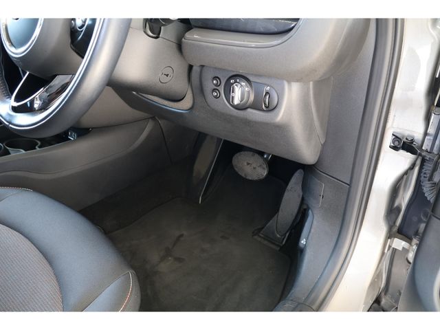 BMW MINI ONE CLUBMAN 2017 Image 31