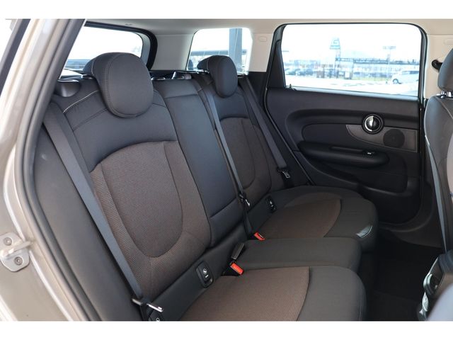 BMW MINI ONE CLUBMAN 2017 Image 31