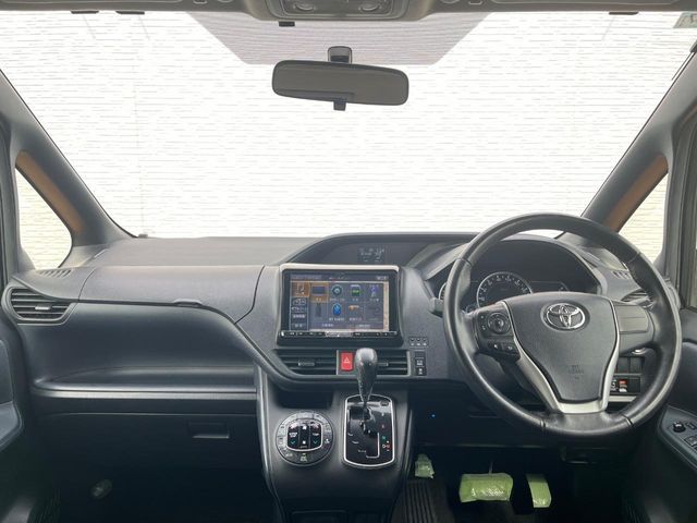 TOYOTA VOXY 2015 Image 31