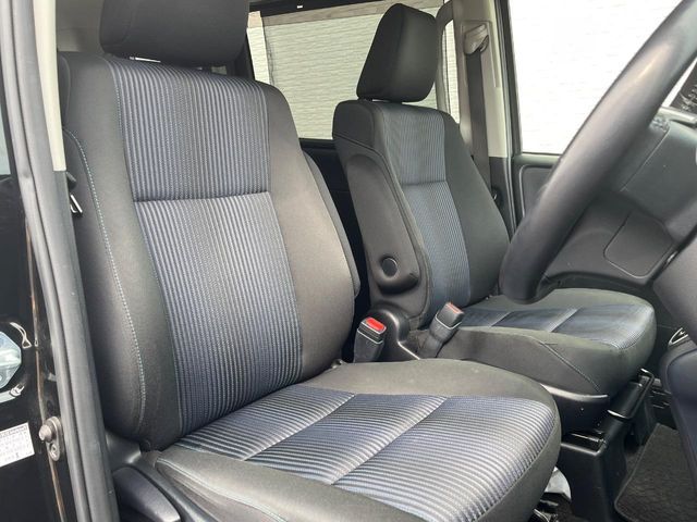 TOYOTA VOXY 2015 Image 31