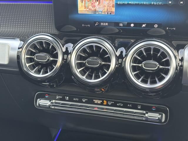 MERCEDES BENZ EQB 2023 Image 31