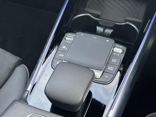 MERCEDES BENZ EQB 2023 Image 31