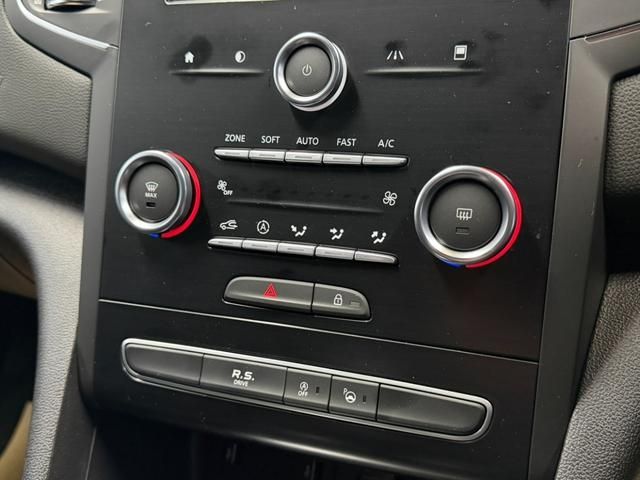 RENAULT MEGANE HATCH 2020 Image 31