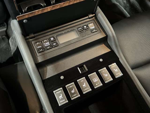 NISSAN FUGA 2010 Image 31