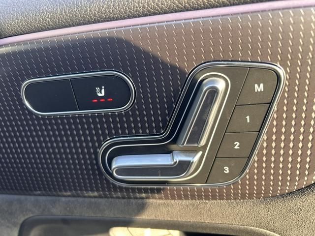 MERCEDES BENZ EQB 2023 Image 31