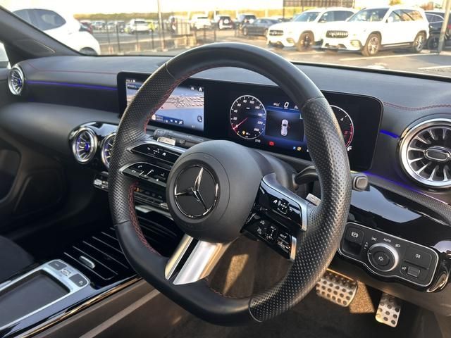 MERCEDES BENZ CLA SH 2024 Image 31