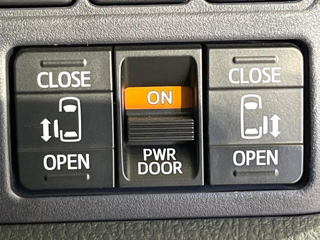 TOYOTA VOXY 2017 Image 31