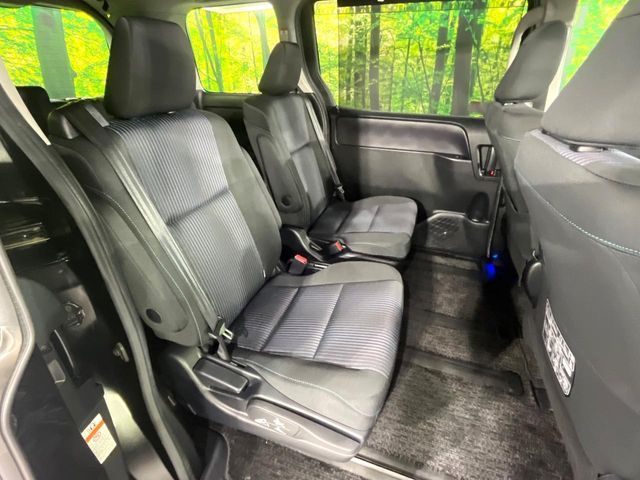 TOYOTA VOXY 2017 Image 31