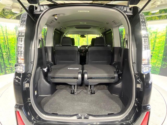 TOYOTA VOXY 2017 Image 31