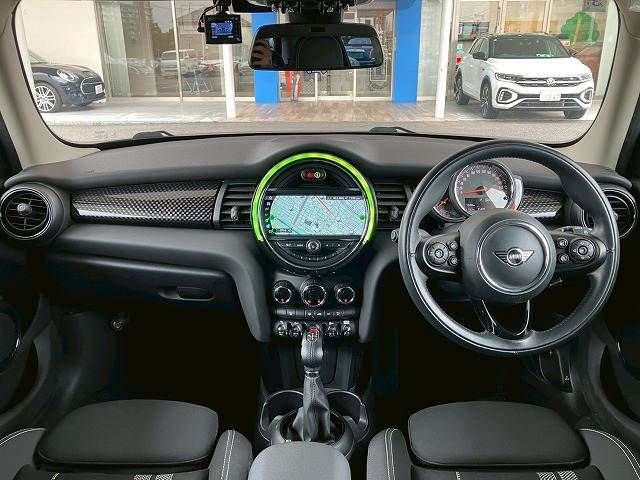 BMW MINI COOPER SD 5DOOR 2019 Image 31