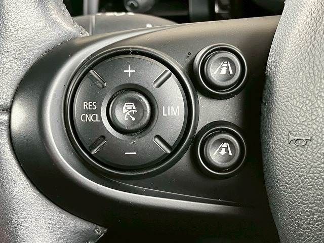 BMW MINI COOPER SD 5DOOR 2019 Image 31