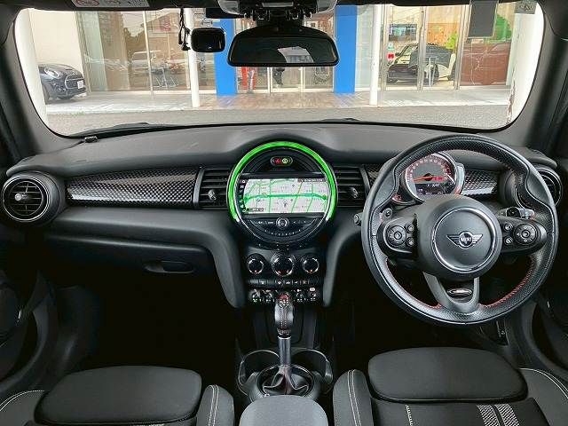 BMW MINI COOPER SD 5DOOR 2019 Image 31