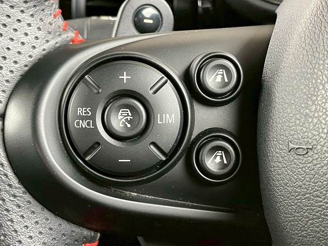 BMW MINI COOPER SD 5DOOR 2019 Image 31