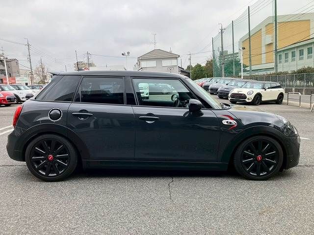 BMW MINI COOPER SD 5DOOR 2019 Image 31