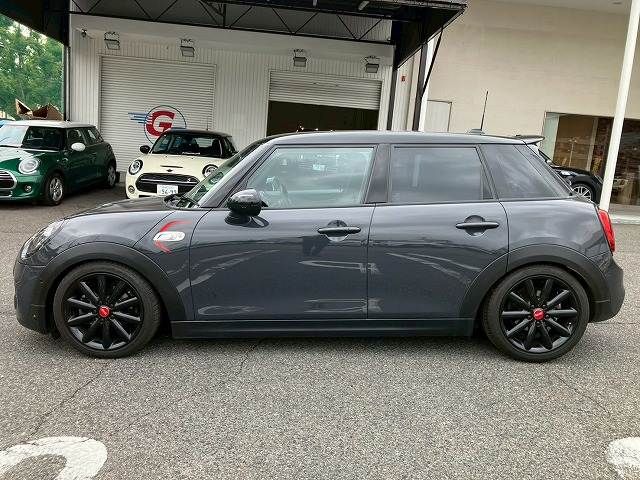 BMW MINI COOPER SD 5DOOR 2019 Image 31