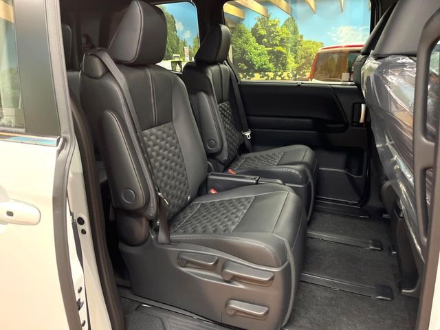 TOYOTA VOXY HYBRID 2026 Image 31