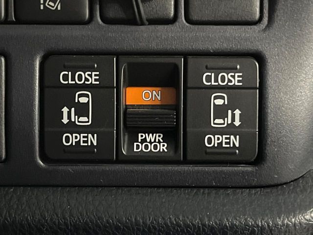 TOYOTA VOXY 2016 Image 31