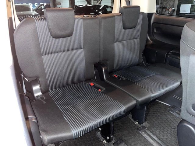 TOYOTA VOXY 2016 Image 31