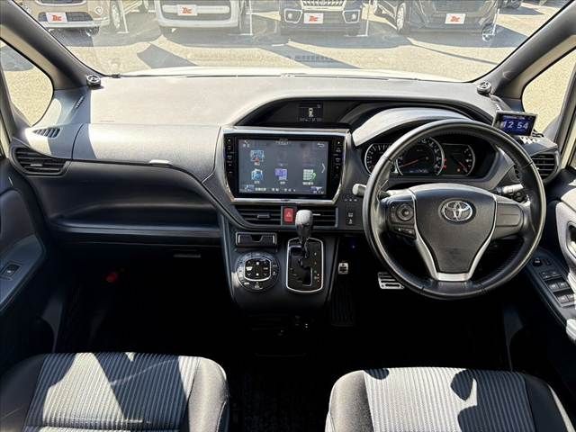 TOYOTA VOXY 2014 Image 31