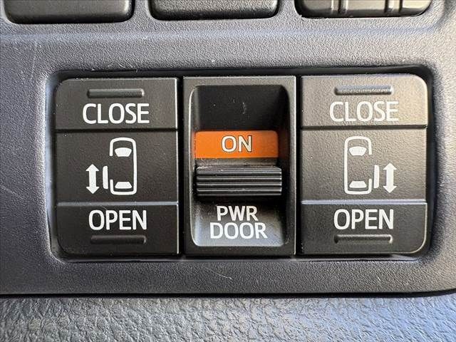 TOYOTA VOXY 2014 Image 31