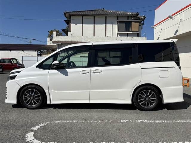 TOYOTA VOXY 2014 Image 31