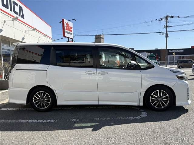 TOYOTA VOXY 2014 Image 31