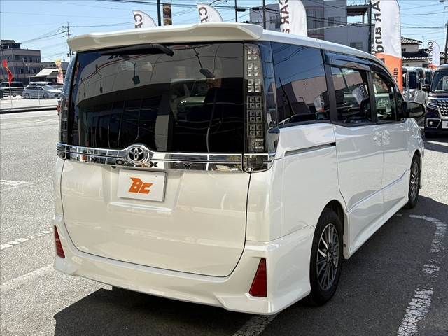 TOYOTA VOXY 2014 Image 31