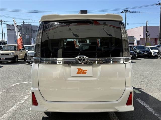 TOYOTA VOXY 2014 Image 31