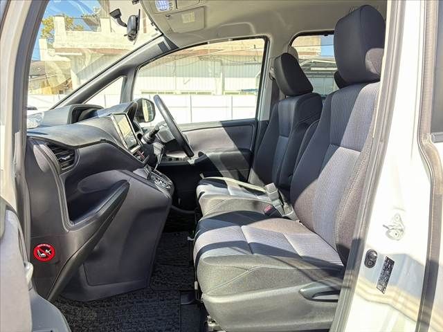 TOYOTA VOXY 2014 Image 31