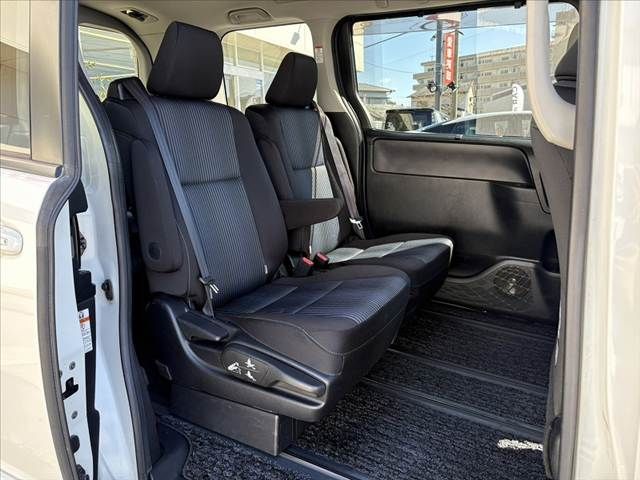 TOYOTA VOXY 2014 Image 31