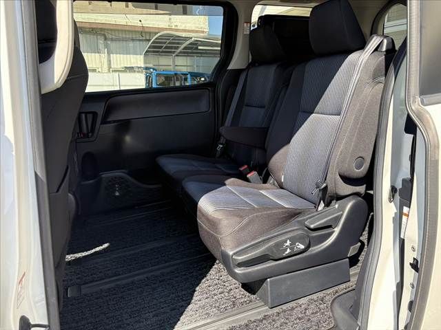 TOYOTA VOXY 2014 Image 31