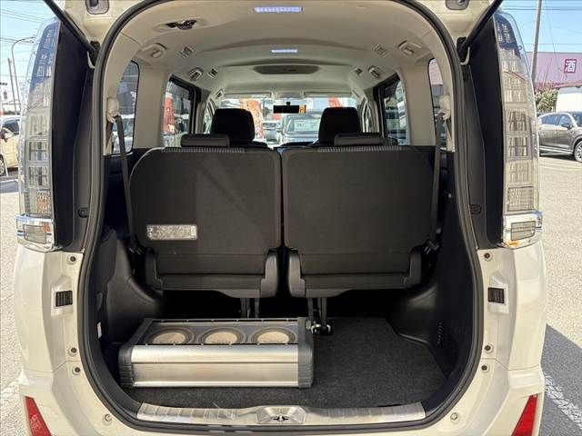 TOYOTA VOXY 2014 Image 31