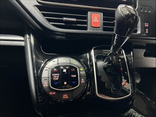 TOYOTA NOAH 2020 Image 31