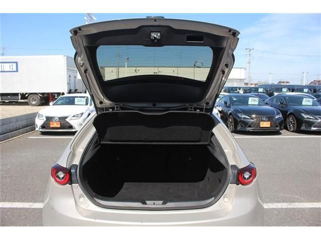 MAZDA 3 FASTBACK 2023 Image 31