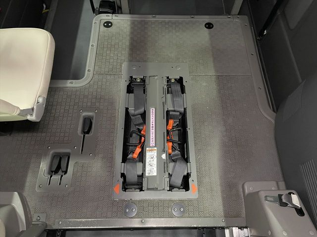 NISSAN NV350 CARAVAN 2019 Image 31