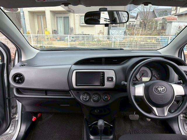 TOYOTA VITZ 2015 Image 31