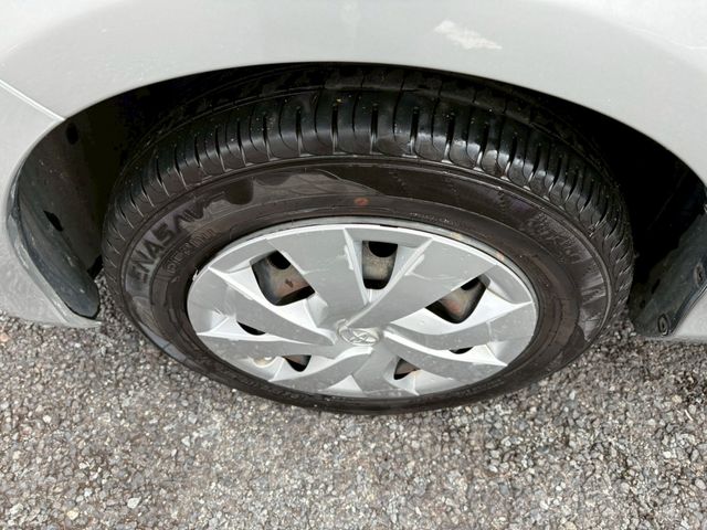 TOYOTA VITZ 2015 Image 31