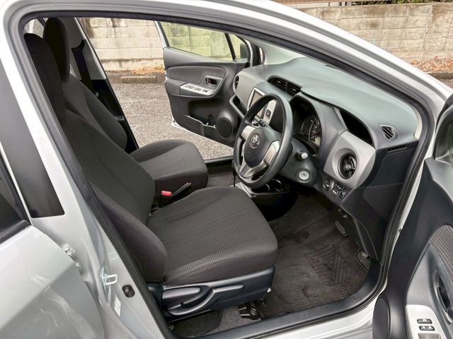 TOYOTA VITZ 2015 Image 31