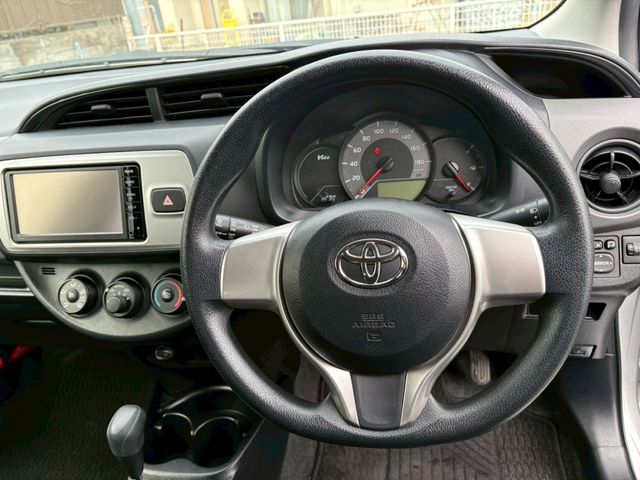TOYOTA VITZ 2015 Image 31