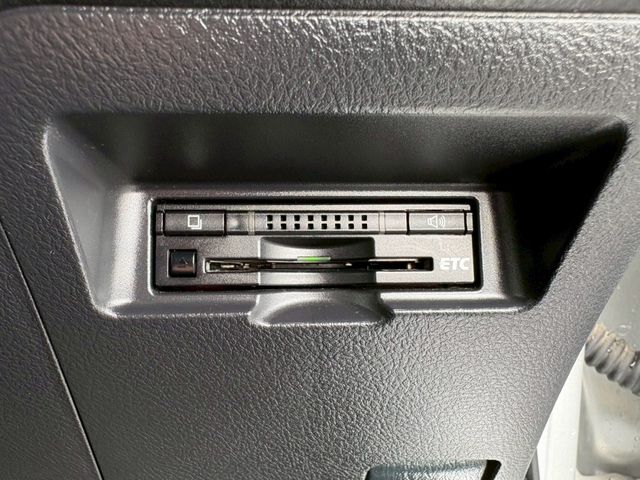 TOYOTA VITZ 2015 Image 31