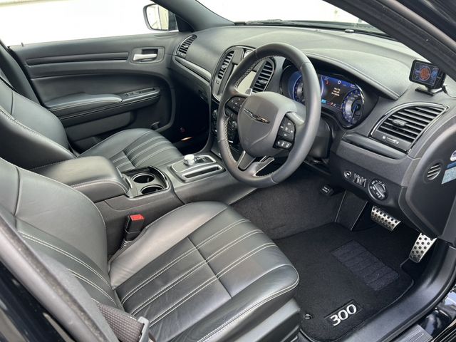 CHRYSLER 300 2015 Image 31