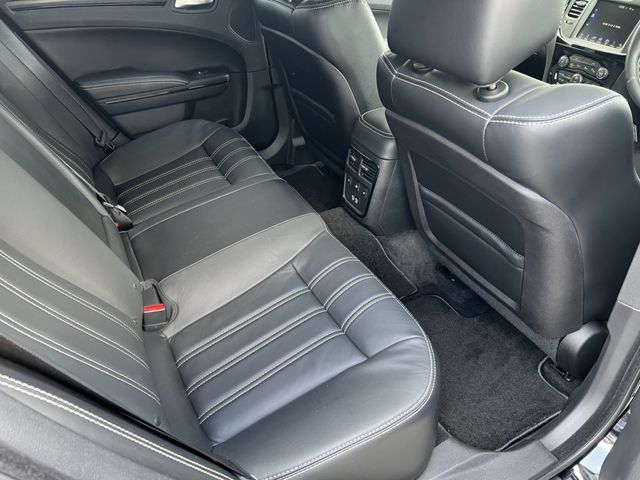 CHRYSLER 300 2015 Image 31