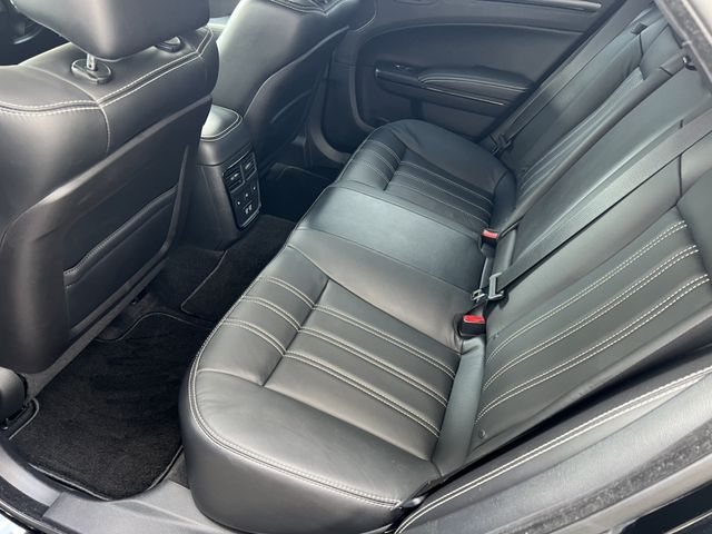 CHRYSLER 300 2015 Image 31