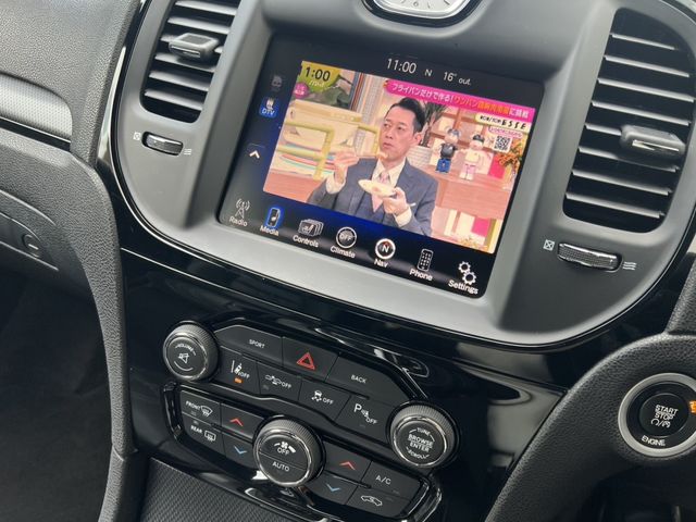 CHRYSLER 300 2015 Image 31