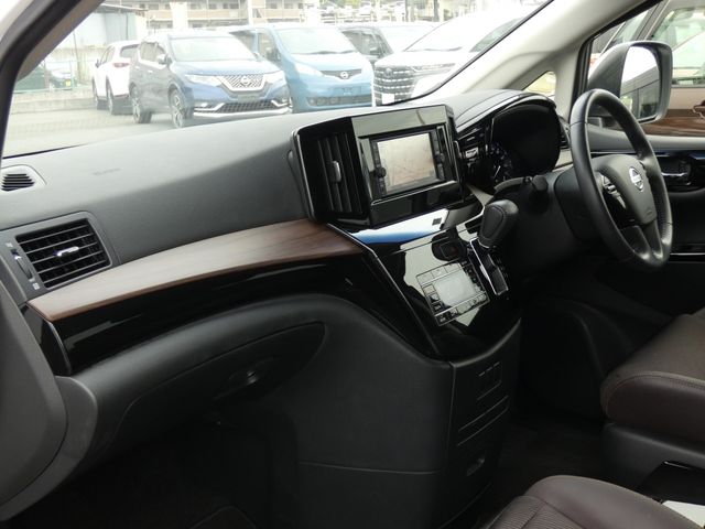 NISSAN ELGRAND 2021 Image 31