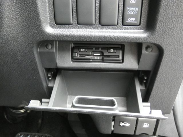 NISSAN ELGRAND 2021 Image 31